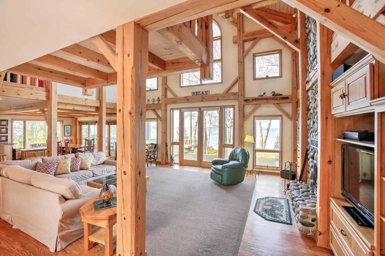 Gorgeous Charlevoix Home On Lake Michigan! Ellsworth Esterno foto