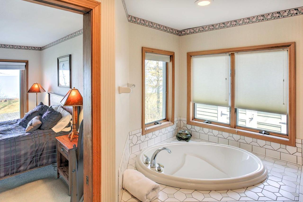 Gorgeous Charlevoix Home On Lake Michigan! Ellsworth Esterno foto
