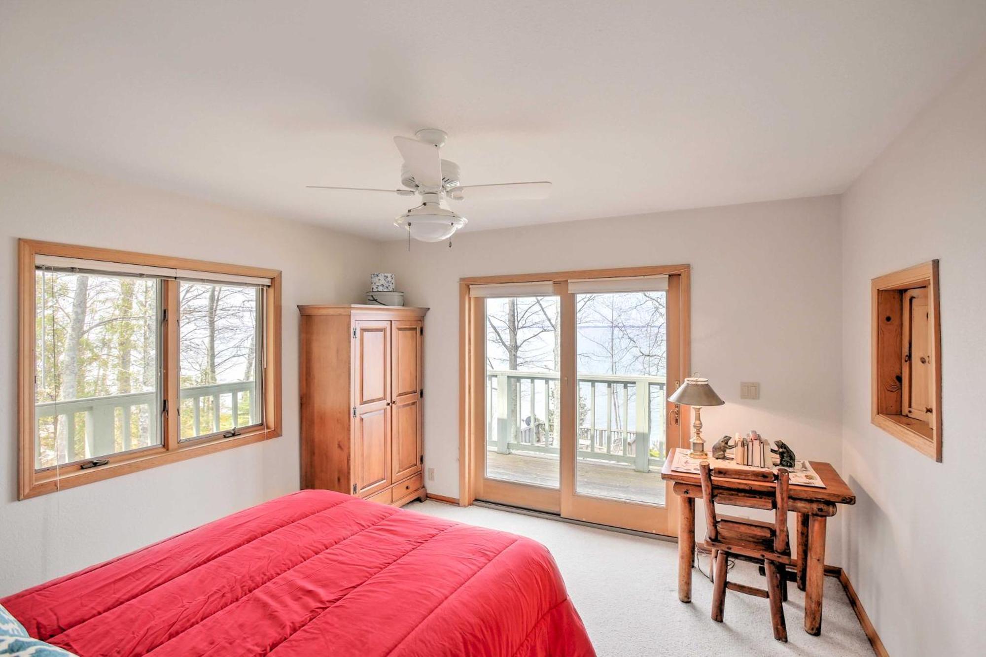 Gorgeous Charlevoix Home On Lake Michigan! Ellsworth Esterno foto