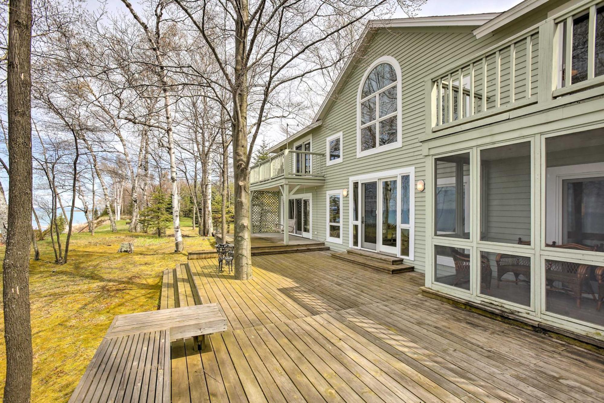 Gorgeous Charlevoix Home On Lake Michigan! Ellsworth Esterno foto